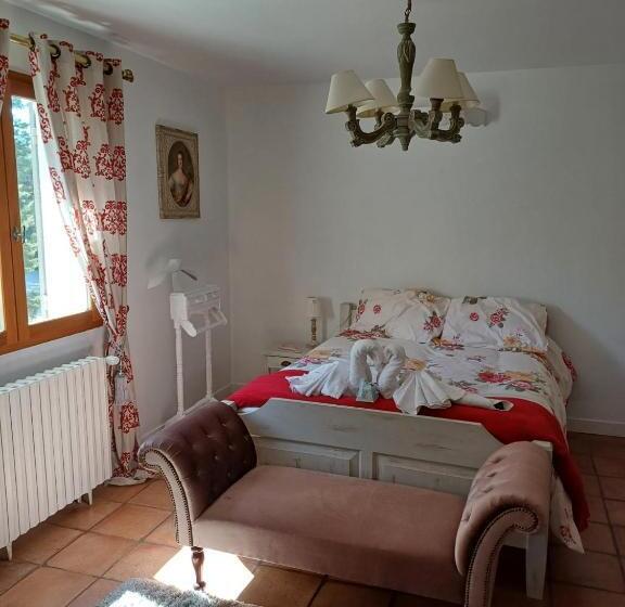 ベッドアンドブレックファースト Chambre D Hôte Suite Tournesol Au Fond Du Jardin