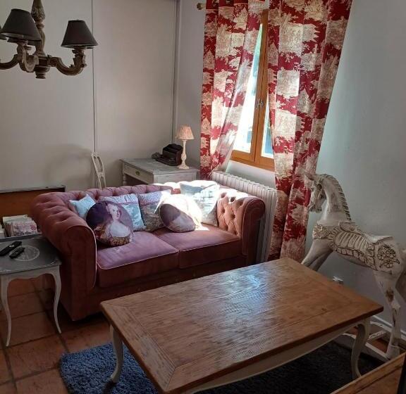 ベッドアンドブレックファースト Chambre D Hôte Suite Tournesol Au Fond Du Jardin