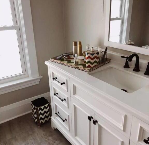 مبيت وإفطار Magnolia Llc Short Term Rentals Private Room On The Second Floor