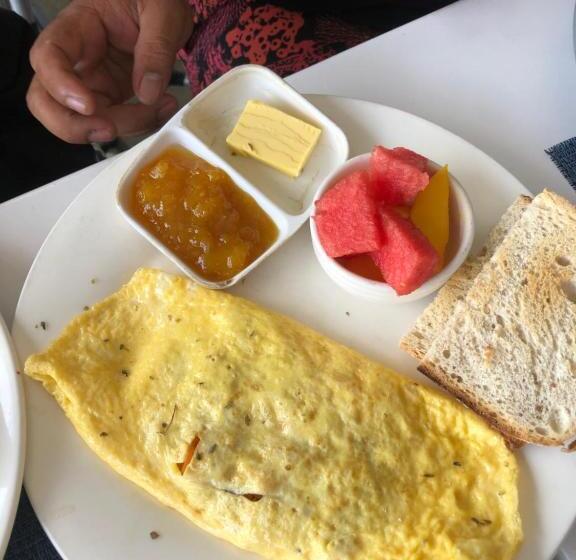 تختخواب و صبحانه Jenna S Beach House