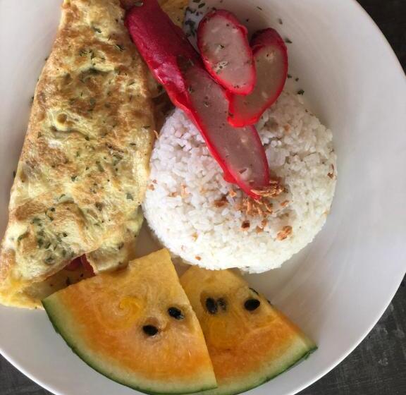 تختخواب و صبحانه Jenna S Beach House