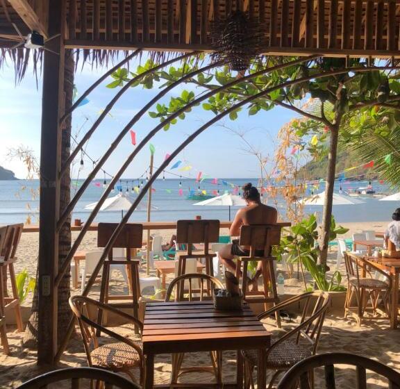 تختخواب و صبحانه Jenna S Beach House