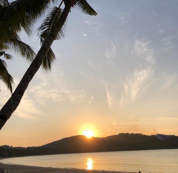 تختخواب و صبحانه Jenna S Beach House