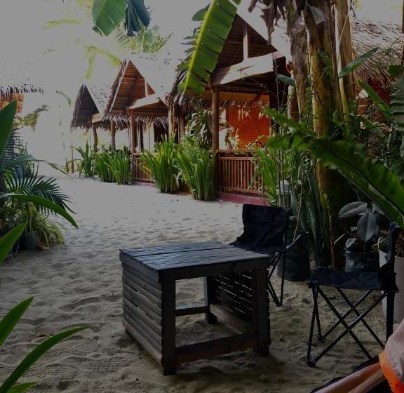 تختخواب و صبحانه Jenna S Beach House