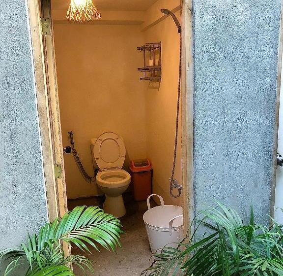 تختخواب و صبحانه Jenna S Beach House