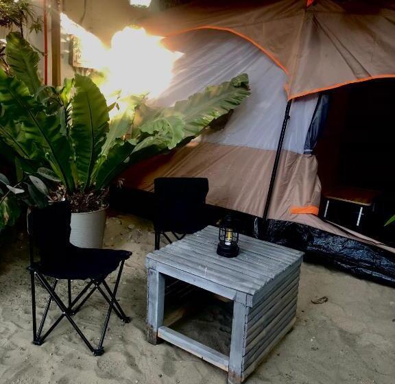 تختخواب و صبحانه Jenna S Beach House