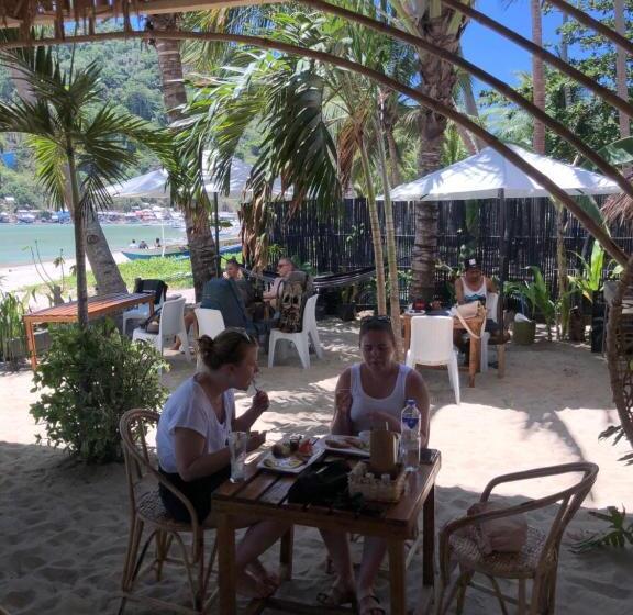 تختخواب و صبحانه Jenna S Beach House