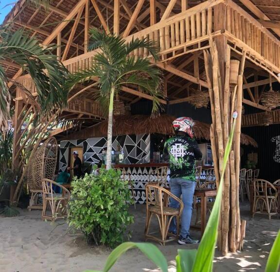 تختخواب و صبحانه Jenna S Beach House