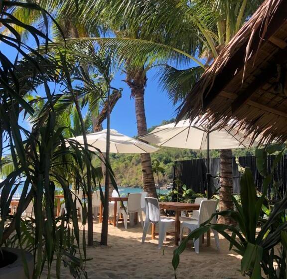 تختخواب و صبحانه Jenna S Beach House