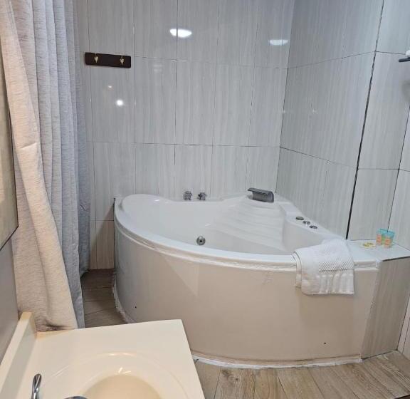 Golden Tree Hotel Belize