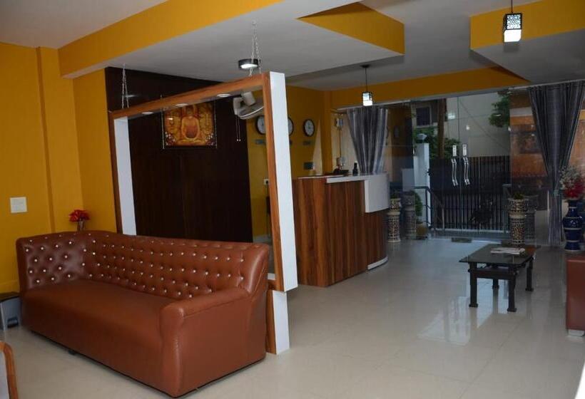 Отель Aruba Suites