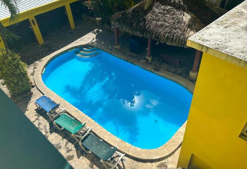 Coco Hotel And Hostel