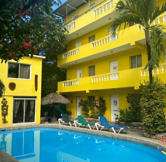 Coco Hotel And Hostel