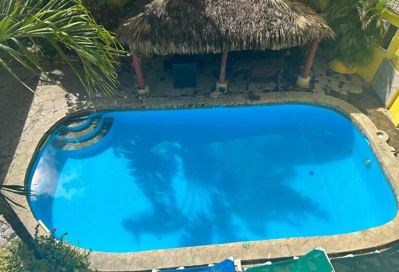 Coco Hotel And Hostel