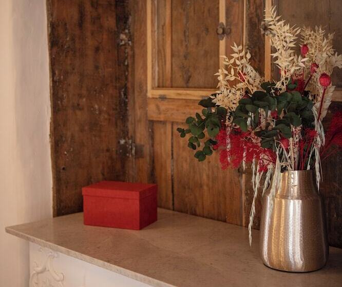 Отель Emblemático La Casa De La Camelia