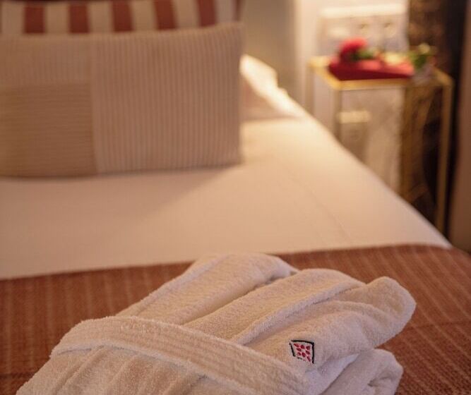 Отель Emblemático La Casa De La Camelia