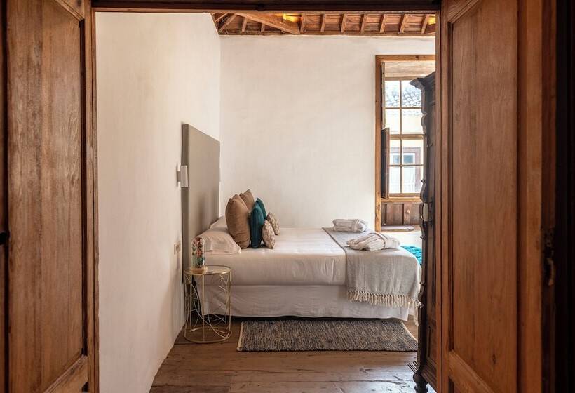 Отель Emblemático La Casa De La Camelia