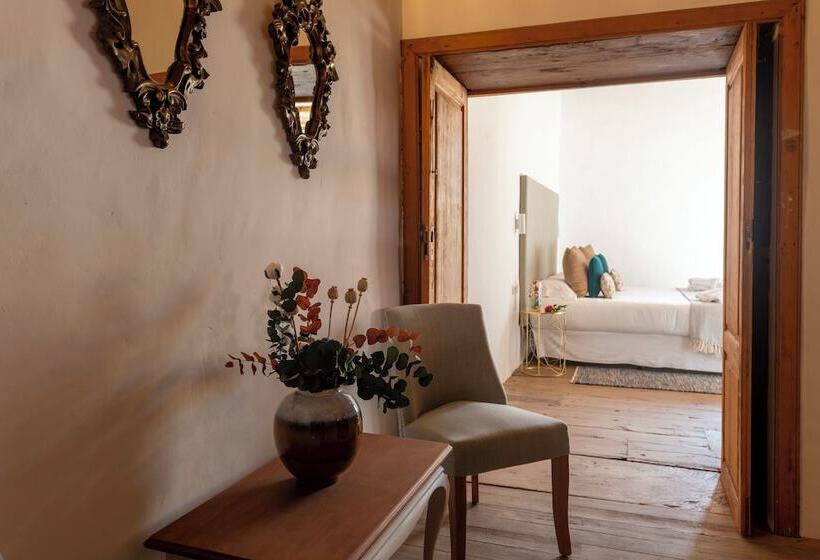 Отель Emblemático La Casa De La Camelia