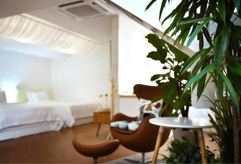 Hotel Garden Pool Villa Lee Chung Jung