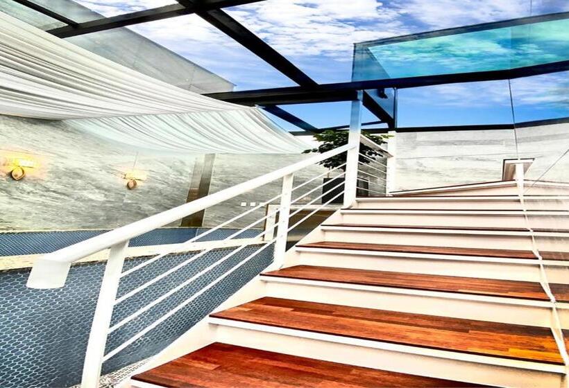 Hotel Garden Pool Villa Lee Chung Jung