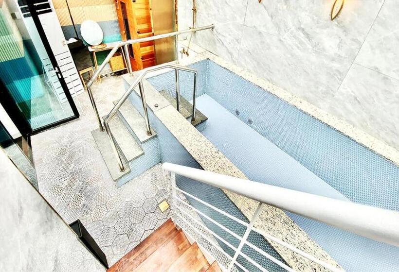 Hotel Garden Pool Villa Lee Chung Jung