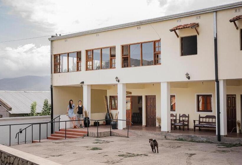 هتل Hostal La Vidala