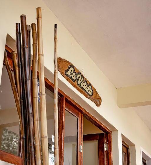 هتل Hostal La Vidala