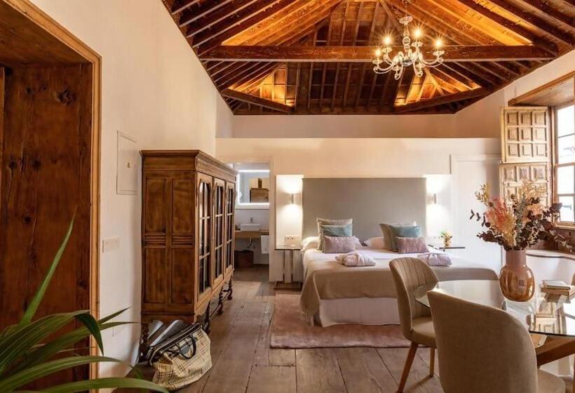 Отель Emblemático La Casa De La Camelia