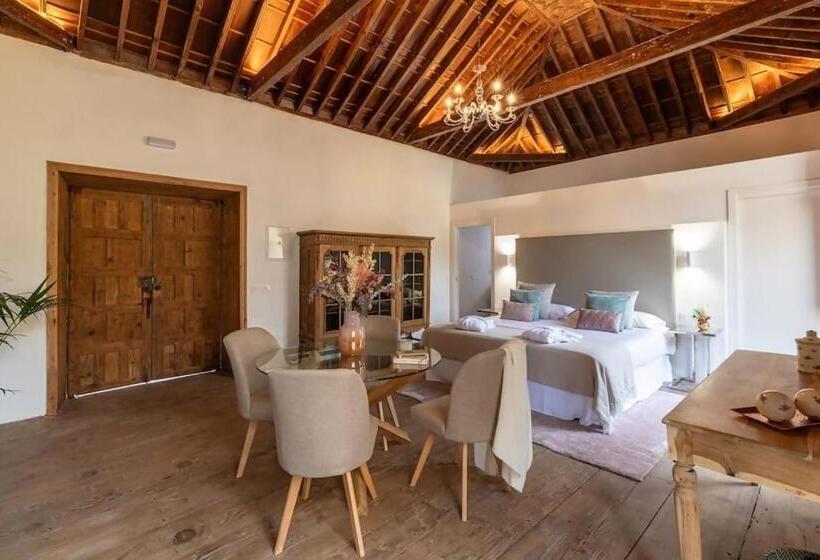 Отель Emblemático La Casa De La Camelia