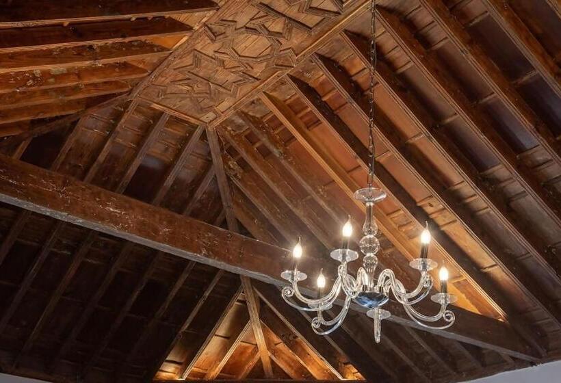 Отель Emblemático La Casa De La Camelia