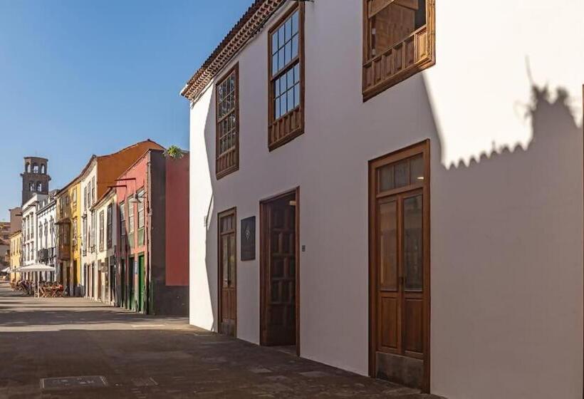 Отель Emblemático La Casa De La Camelia