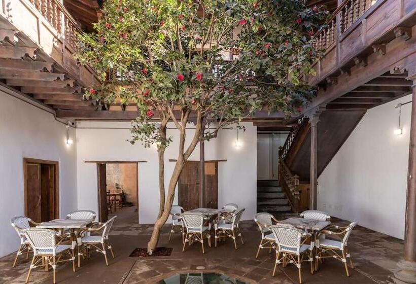 Отель Emblemático La Casa De La Camelia