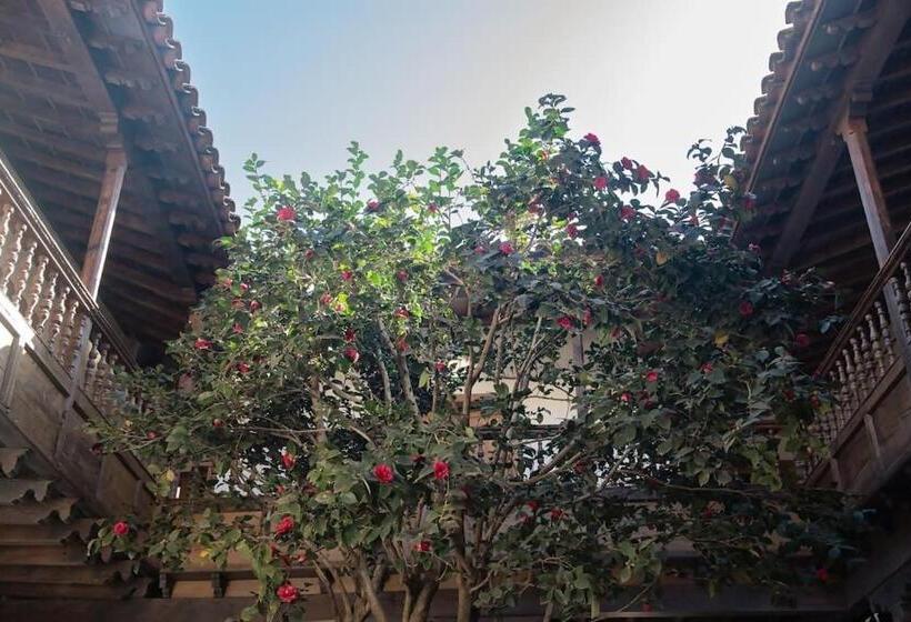 Отель Emblemático La Casa De La Camelia