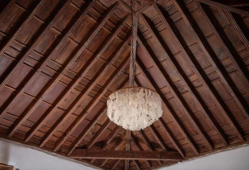 Отель Emblemático La Casa De La Camelia