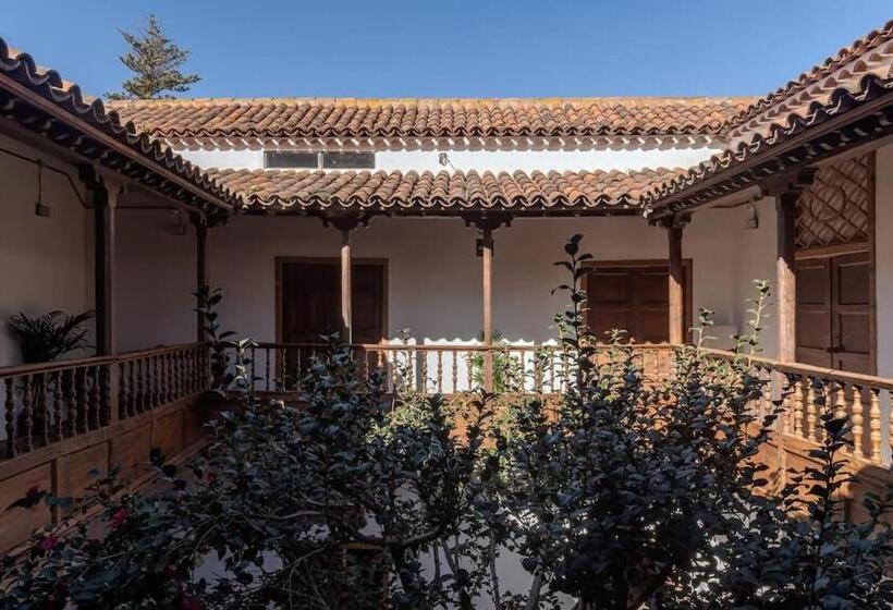 Отель Emblemático La Casa De La Camelia