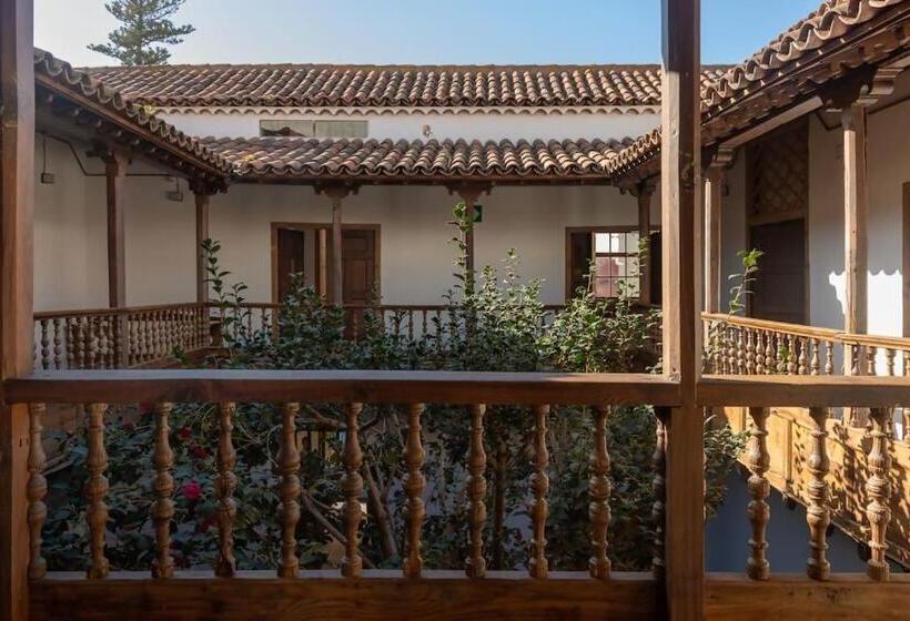 Отель Emblemático La Casa De La Camelia