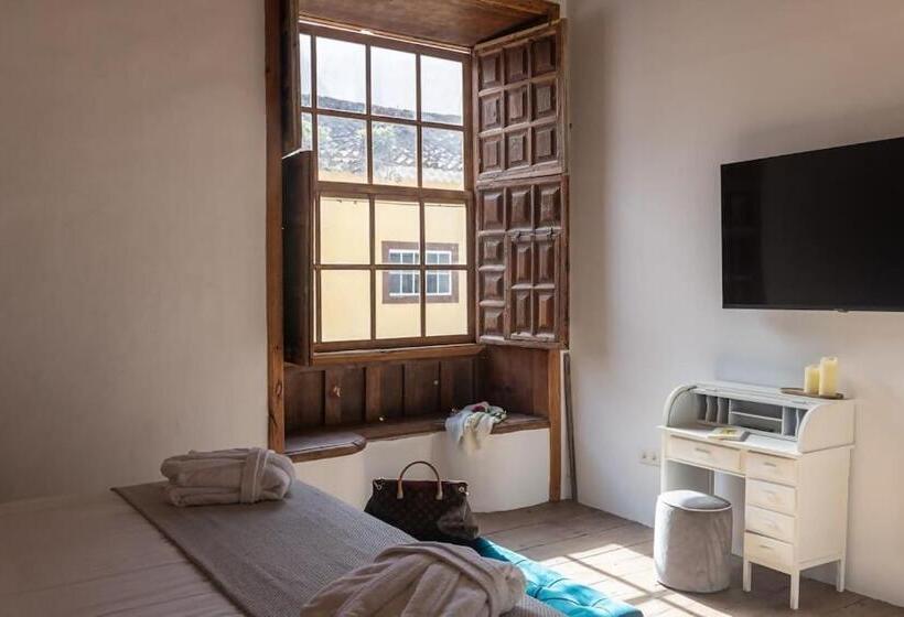 Отель Emblemático La Casa De La Camelia