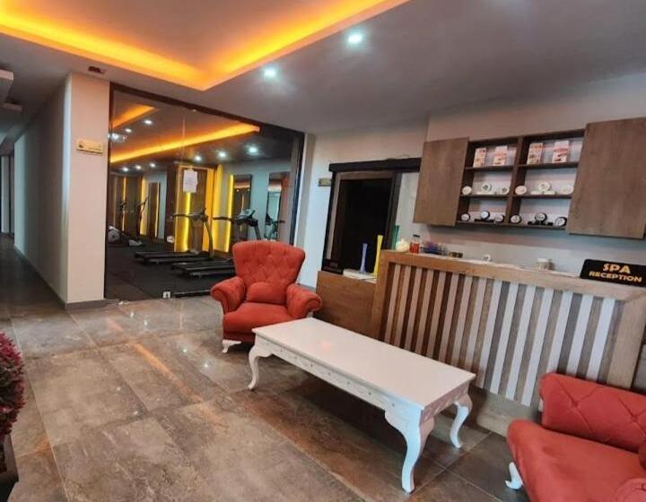 هتل Li̇on Hi̇ll Resort