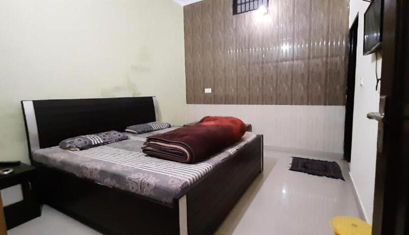 فندق Nancy Guest House & Restaurant Morni