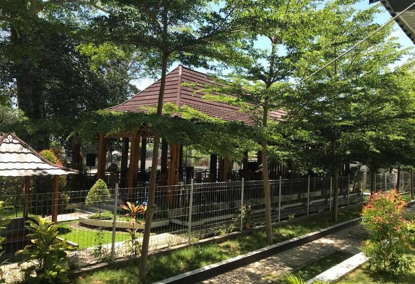 Hotel Pohon Purba Resort & Restaurant