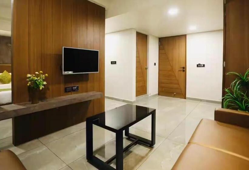 Hotel R City Inn By Mantram Hospitality