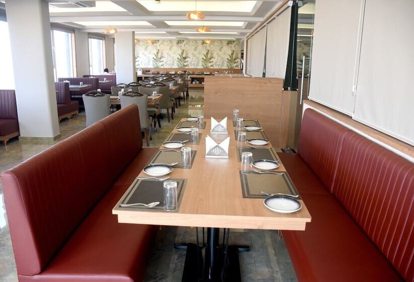 فندق Regenta Inn Motikhavdi Jamnagar