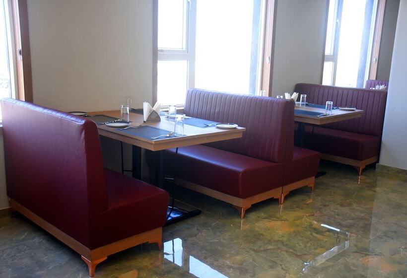 فندق Regenta Inn Motikhavdi Jamnagar