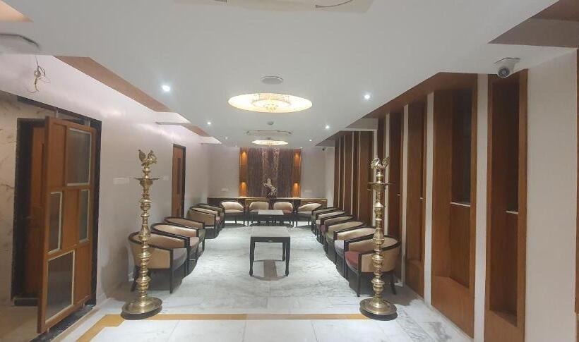 فندق Saratharajans