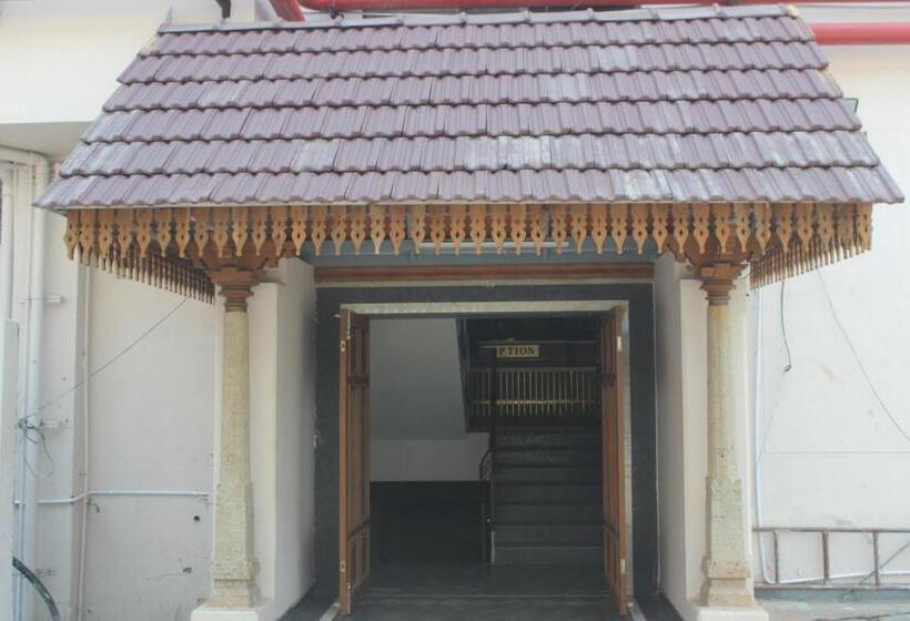 فندق Saratharajans