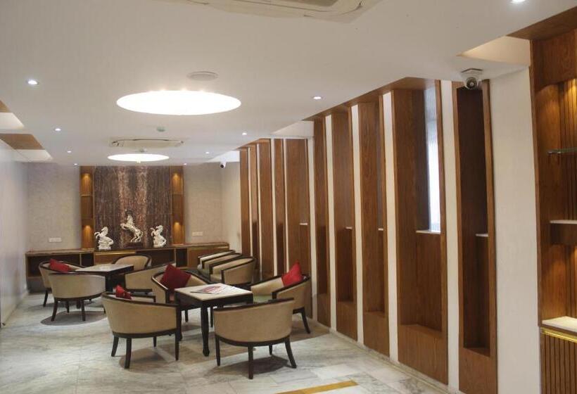 فندق Saratharajans