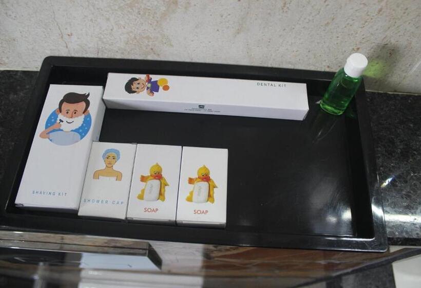 فندق Saratharajans