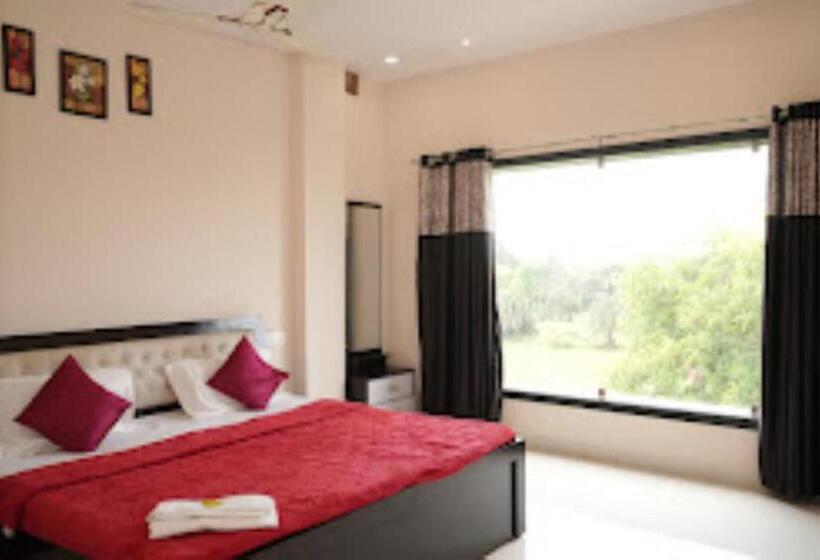 בית מלון כפרי Seven View Durg