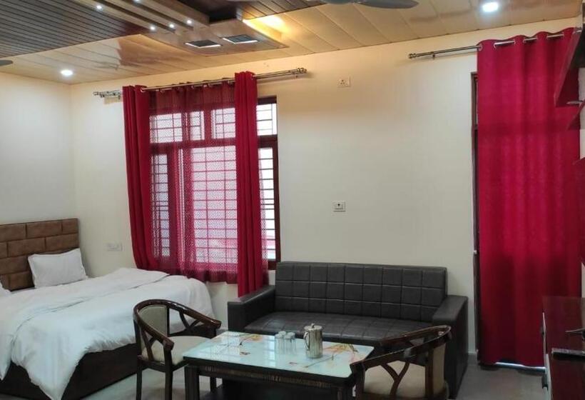 Отель Shree Padam