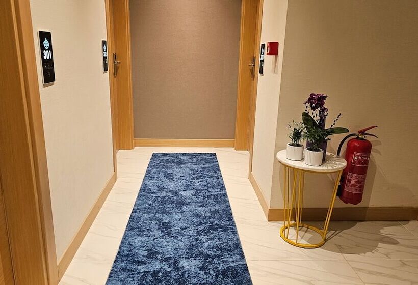 ホテル The Külsümz